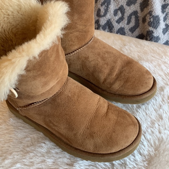 UGG Bailey Button boot. - Picture 6 of 6
